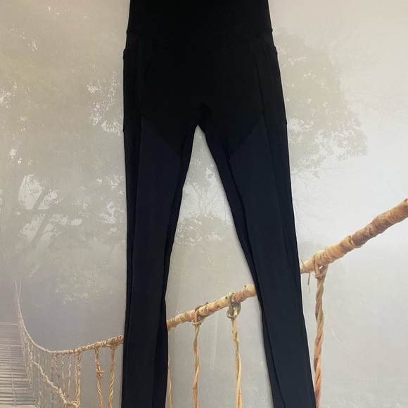 Lululemon leggings size 2 black - Picture 3 of 5